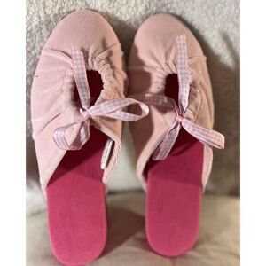 Avon ~‎ Pink Key holl slippers Small 5/6